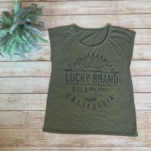 ✨5/$25✨ • green graphic pocket t-shirt